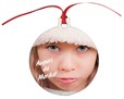 decorazione natalizia in masonite a forma di cerchio con foto di una bambina
